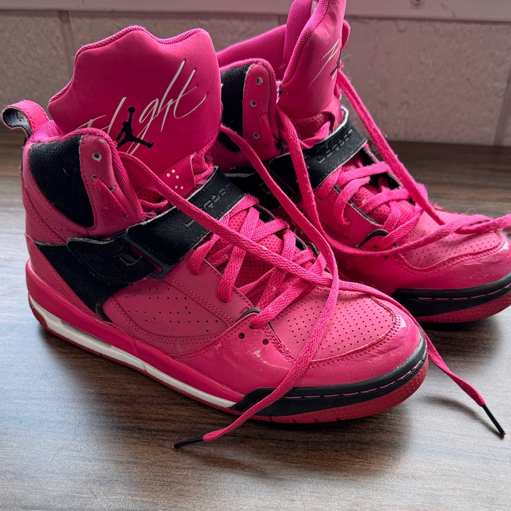 Air Jordan Flight 45 High Premium Grade school 6.5Y in Vivid Pink